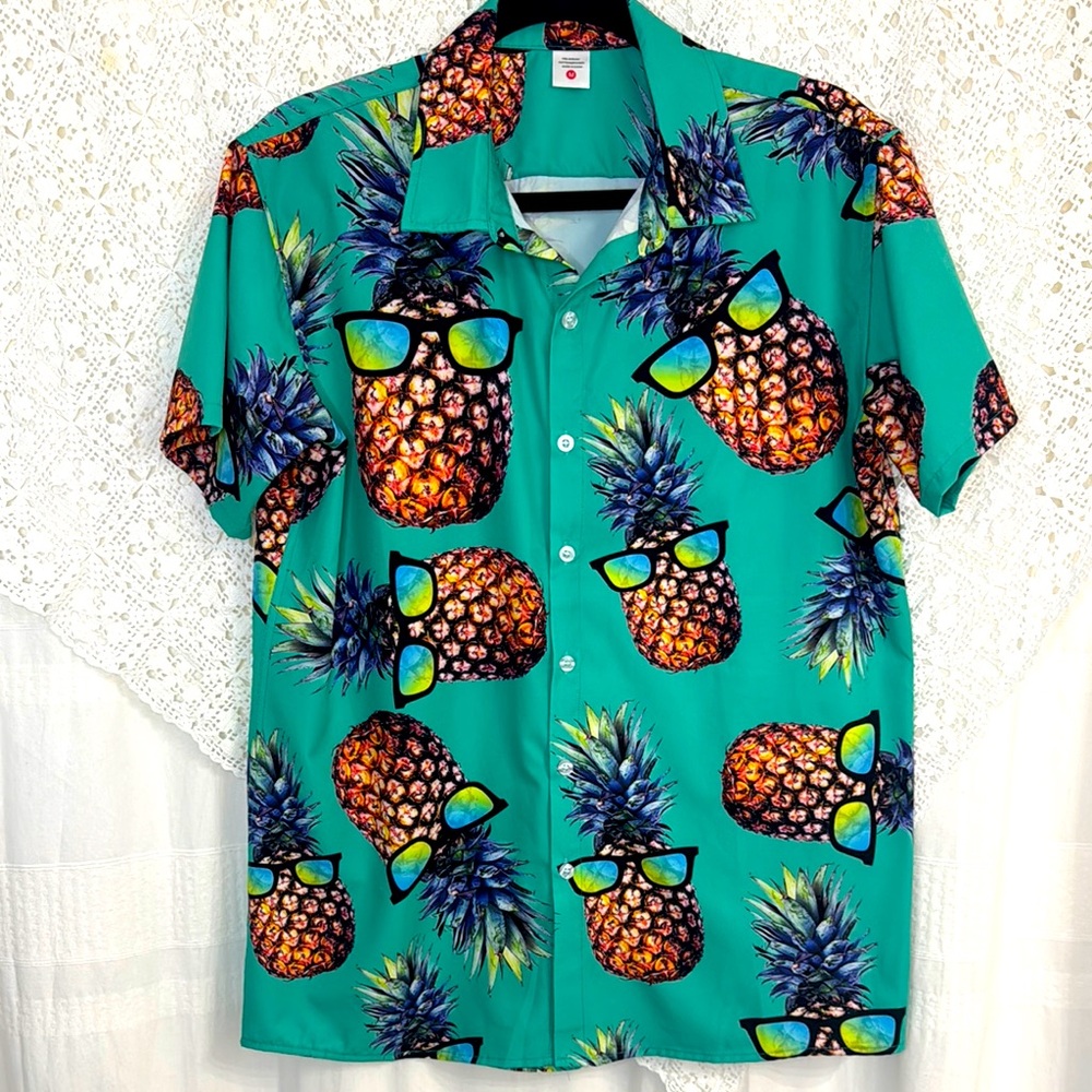 Raisevern Men’s Hawaiian Tropical Beach Dress Shirt from Amazon in Green